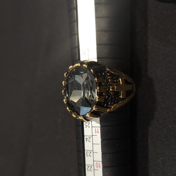 Gold Aquamarine Ring with Ornate Design - Picture 3 of 9
